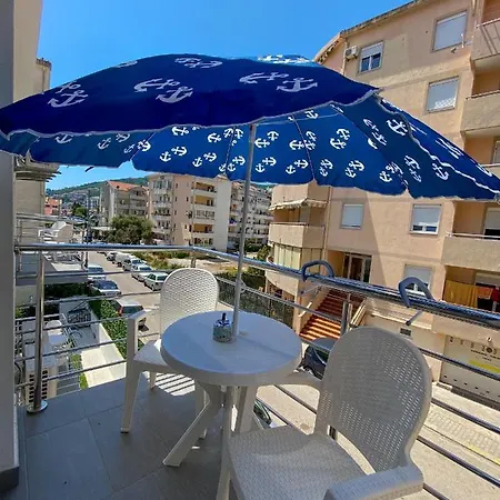 Apartament Monika *